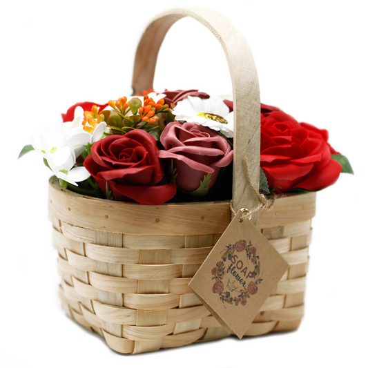 Cesta de flores de jabón roja en elegante presentación, ideal como regalo romántico para San Valentín o aniversarios.