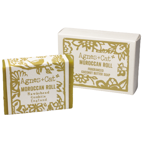 Jabón Artesanal Agnes+Cat Rollo Marroquí 140g, inspiración oriental, con su caja y envoltorio sobre fondo blanco, ideal para un cuidado de piel suave con toques orientales.